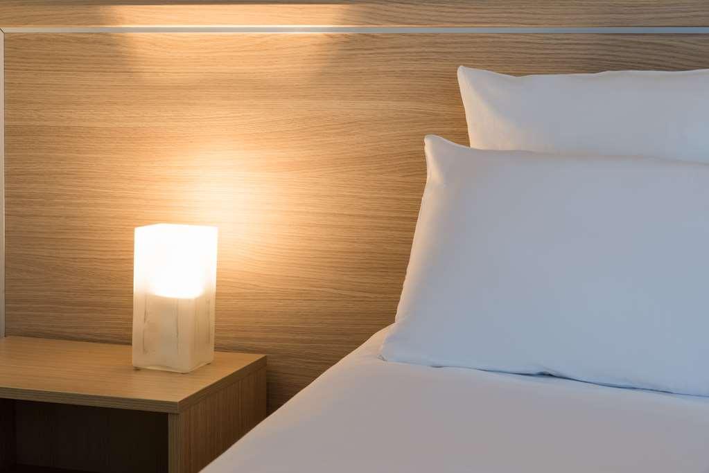 Hotel Le Barry, Toulouse Nord Gratentour Room photo