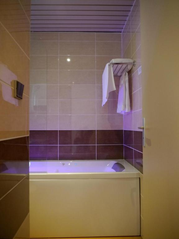 Hotel Le Barry, Toulouse Nord Gratentour Room photo