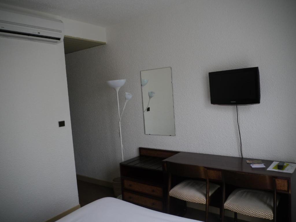 Hotel Le Barry, Toulouse Nord Gratentour Room photo